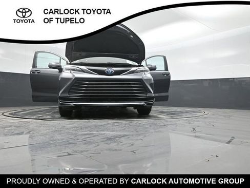 Used 2025 Toyota Sienna LE image 49