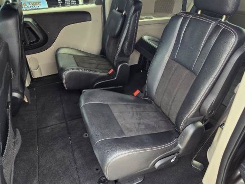 Used 2019 Dodge Grand Caravan SXT FWD image 9