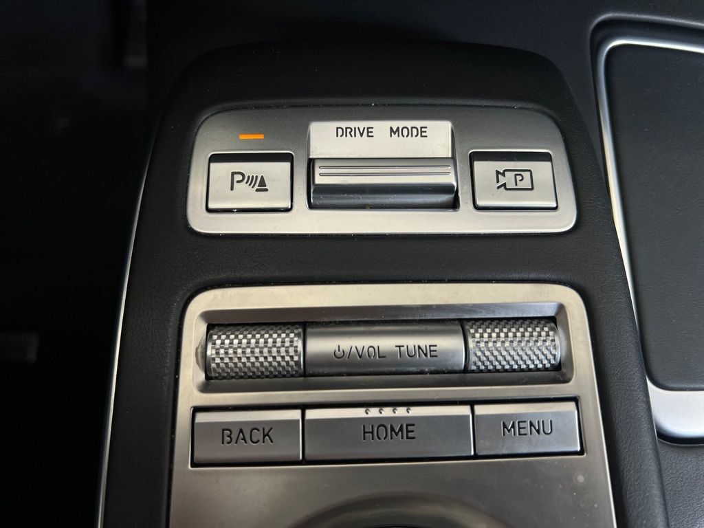 Used 2022 Genesis GV70 2.5T w/ Advanced Package AWD/4WD image 25