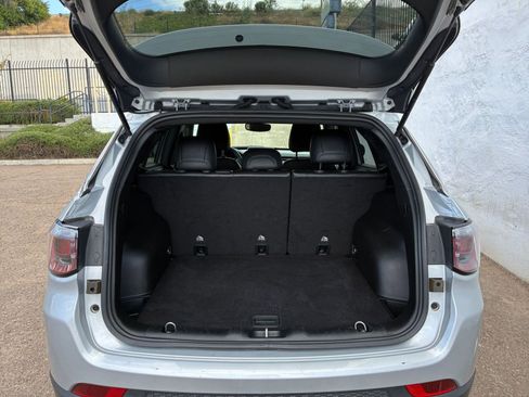 Used 2025 Jeep Compass Latitude image 30