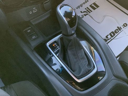 Used 2020 Nissan Rogue SV w/ Premium Package image 14