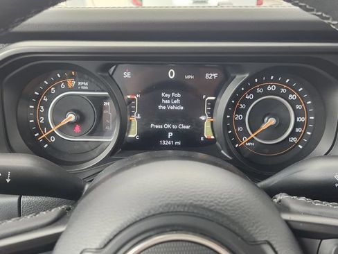Used 2026 Jeep Gladiator Mojave AWD/4WD image 13