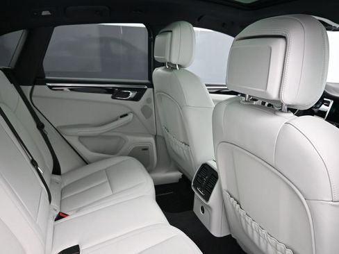 Certified 2026 Porsche Macan Turbo image 7