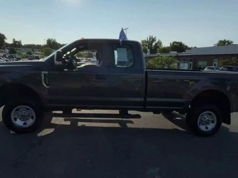 Used 2017 Ford F250 XL w/ Power Equipment Group AWD/4WD image 5