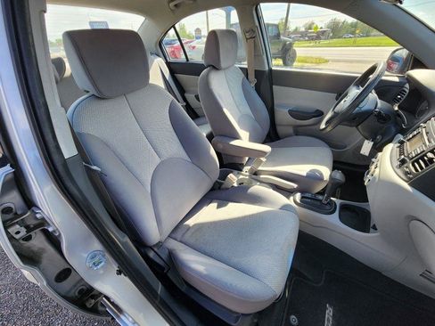 Used 2011 Hyundai Accent GLS image 16