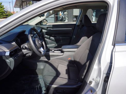 Used 2023 Nissan Altima 2.5 SV image 23