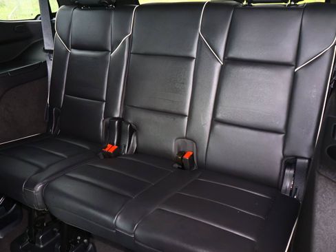 Used 2023 Cadillac Escalade Premium Luxury RWD image 23