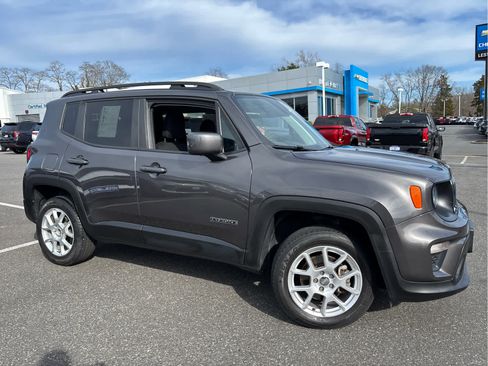 Used 2020 Jeep Renegade Latitude w/ Cold Weather Group image 3