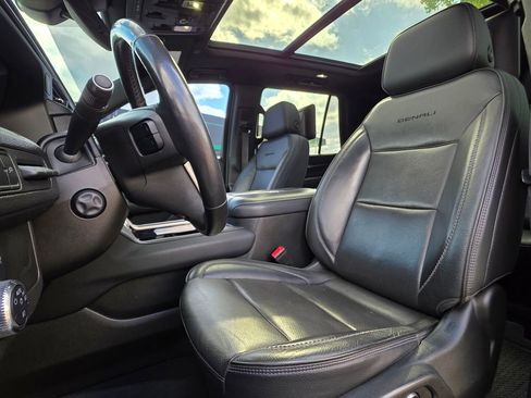 Used 2021 GMC Yukon Denali w/ LPO, Illumination Package image 11