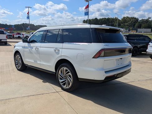 Used 2025 Lincoln Navigator Reserve AWD/4WD image 3