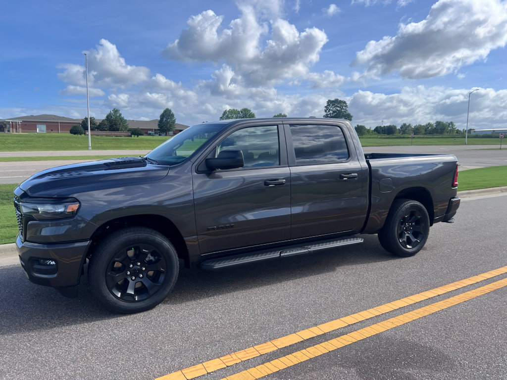 New 2026 RAM 1500 Express AWD/4WD image 8