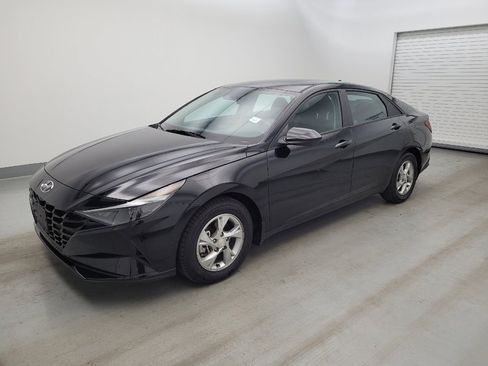 Used 2023 Hyundai Elantra SE FWD image 2
