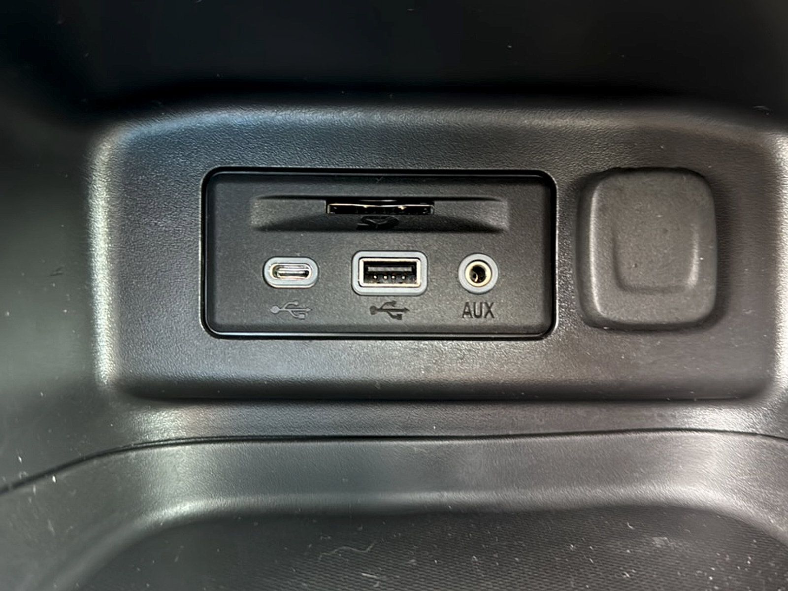 Used 2023 Chevrolet Equinox LT FWD image 12