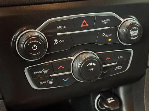 Used 2022 Dodge Charger SXT image 18