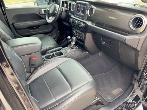 Used 2019 Jeep Wrangler Unlimited Sahara image 31