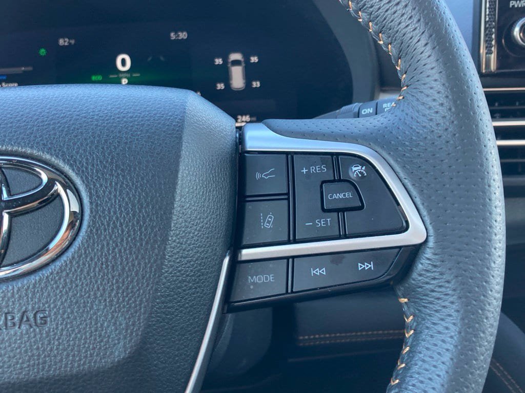 Certified 2025 Toyota Sienna XLE Woodland Edition AWD/4WD image 17