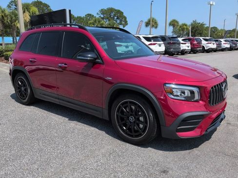 Used 2021 Mercedes-Benz GLB 35 AMG 4MATIC image 2