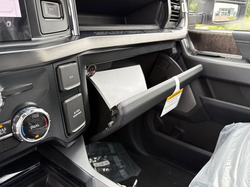 New 2026 Ford F350 Lariat w/ Black Appearance Package image 37