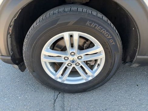 Used 2022 Ford Explorer XLT image 13