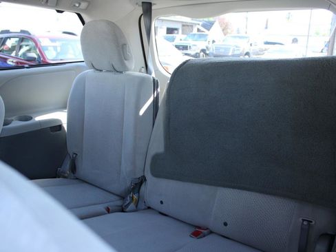 Used 2011 Toyota Sienna LE FWD image 14
