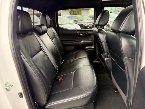 Used 2020 Toyota Tacoma TRD Off-Road w/ TRD Premium Off Road Package image 20