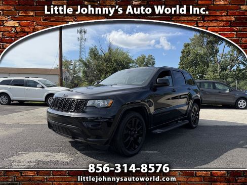 Used 2017 Jeep Grand Cherokee Altitude AWD/4WD image 1