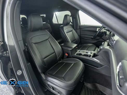 Used 2020 Ford Explorer XLT w/ Equipment Group 202A AWD/4WD image 46