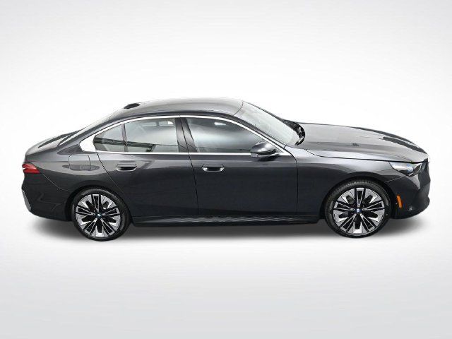 New 2026 BMW i5 eDrive40 AWD/4WD image 25