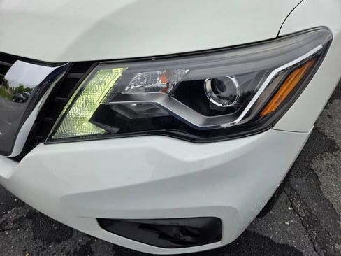 Used 2018 Nissan Pathfinder SV AWD/4WD image 25