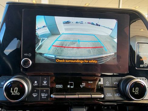 Used 2024 Toyota Highlander Limited AWD/4WD image 54