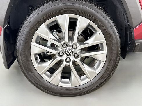 Certified 2022 Toyota RAV4 XLE Premium FWD image 9