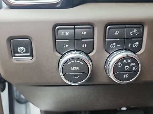 Used 2025 GMC Sierra 2500 Denali w/ Denali Reserve Package image 17