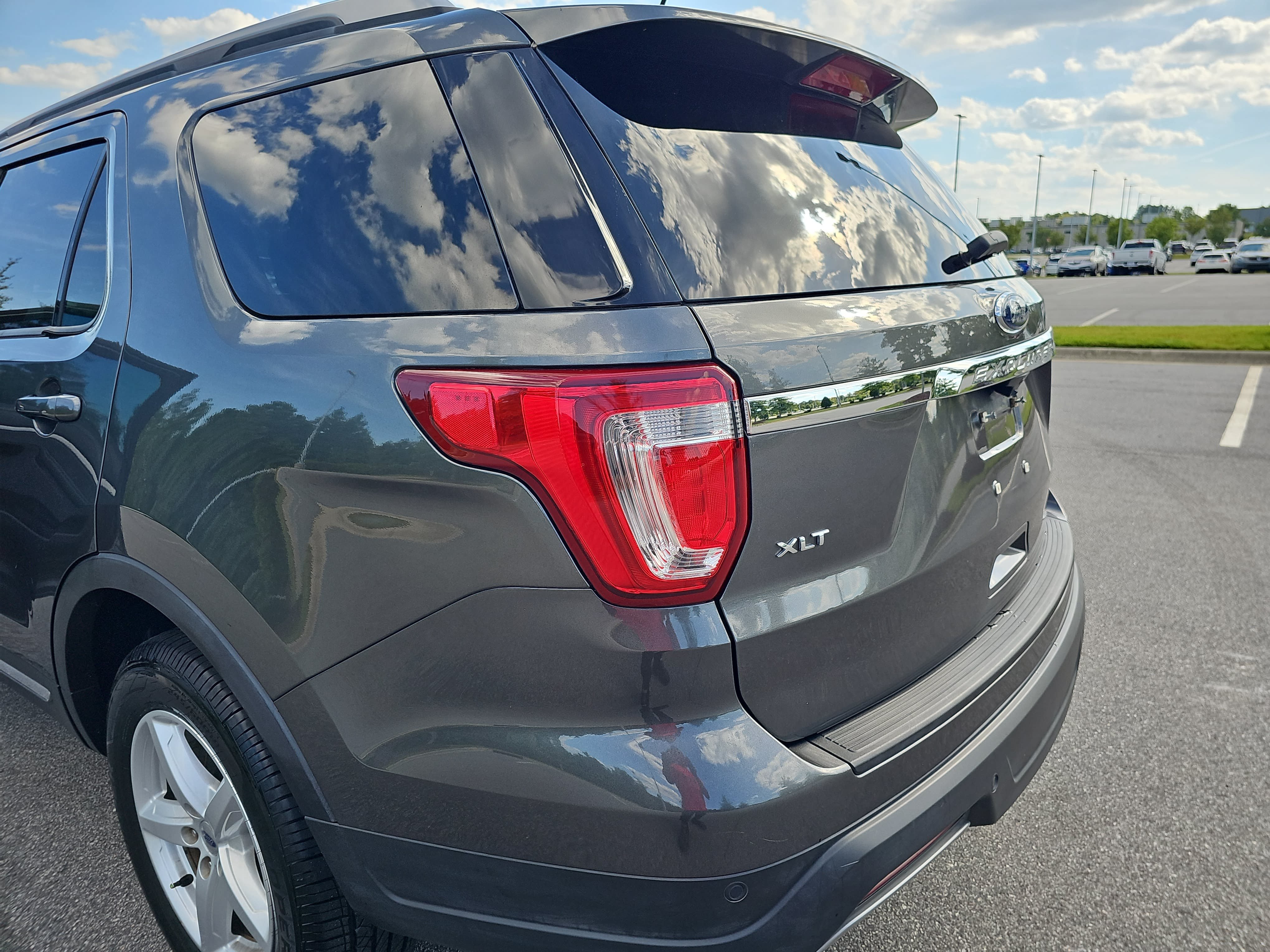 Used 2019 Ford Explorer XLT w/ Equipment Group 201A FWD image 34