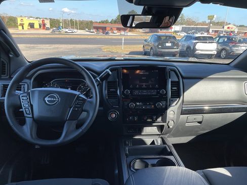 Used 2024 Nissan Titan SV image 11