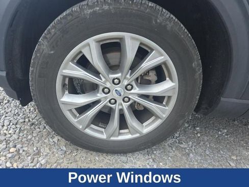 Used 2023 Ford Explorer XLT w/ Equipment Group 202A AWD/4WD image 21