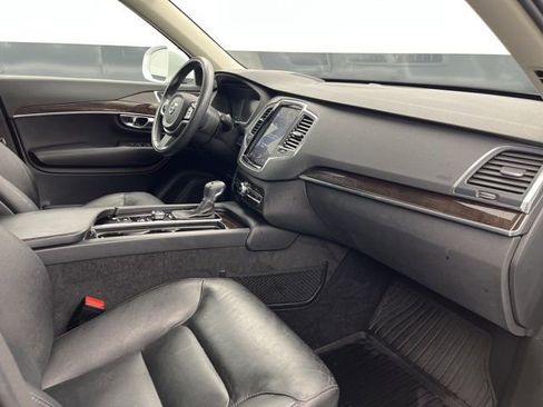 Used 2019 Volvo XC90 T5 Momentum w/ Advanced Package image 14