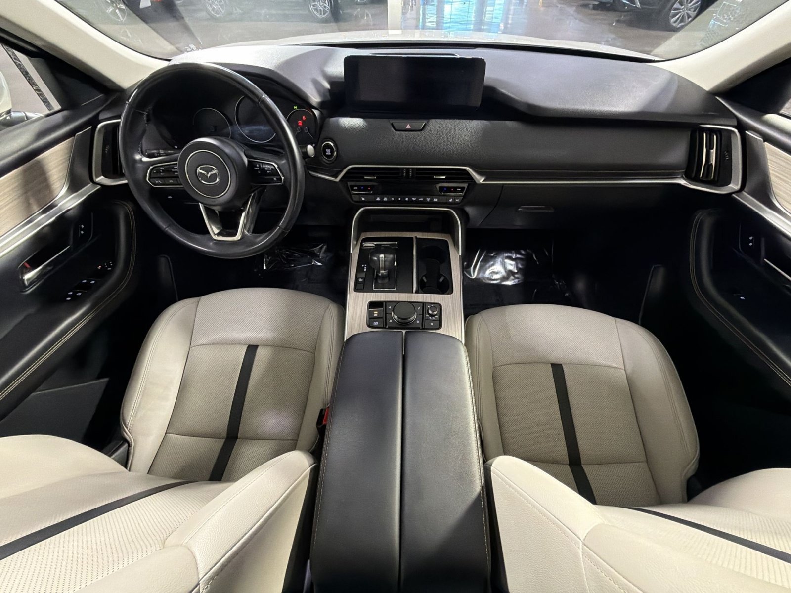 Used 2024 MAZDA CX-90 3.3 Turbo w/ Preferred Package AWD/4WD image 32
