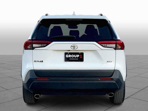 Used 2022 Toyota RAV4 XLE FWD image 5