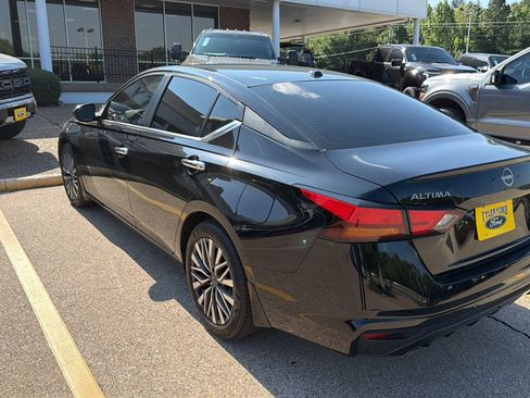 Used 2025 Nissan Altima 2.5 SV w/ SV Premium Package FWD image 27