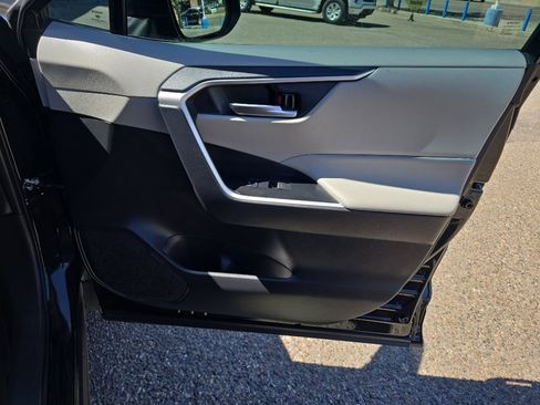 Used 2025 Toyota RAV4 XLE w/ Convenience Package image 25