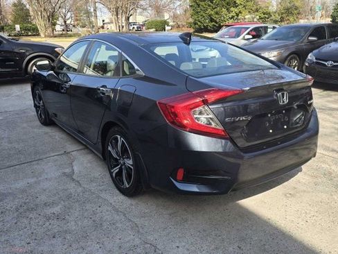 Used 2017 Honda Civic Touring image 3