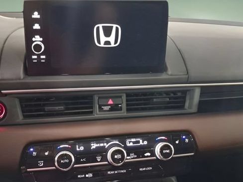 Used 2025 Honda Pilot Elite image 11
