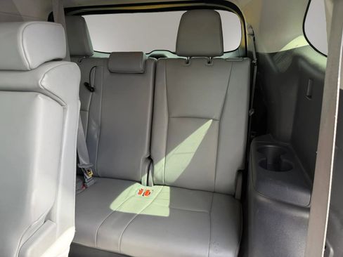 Used 2021 Toyota Highlander XLE AWD/4WD image 40