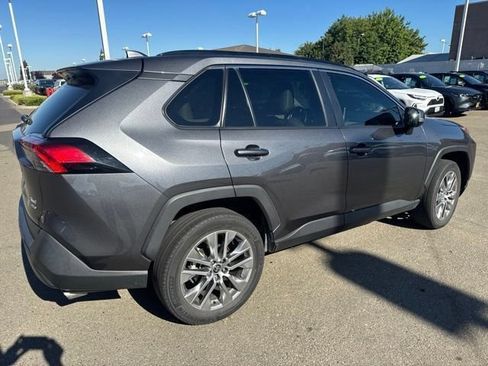 Used 2022 Toyota RAV4 XLE Premium AWD/4WD image 7