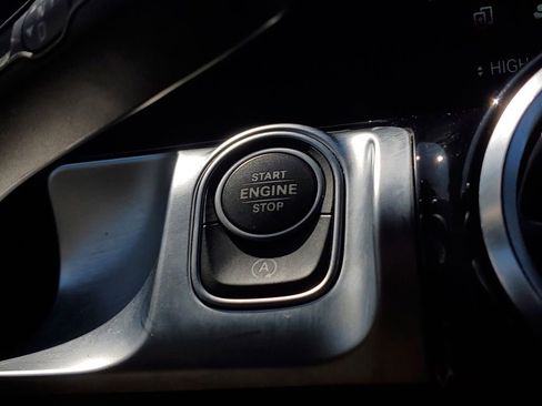 Used 2022 Mercedes-Benz GLB 250 GLB 250 w/ Premium Package Lite image 31