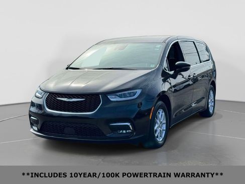 Used 2025 Chrysler Pacifica Select FWD image 2