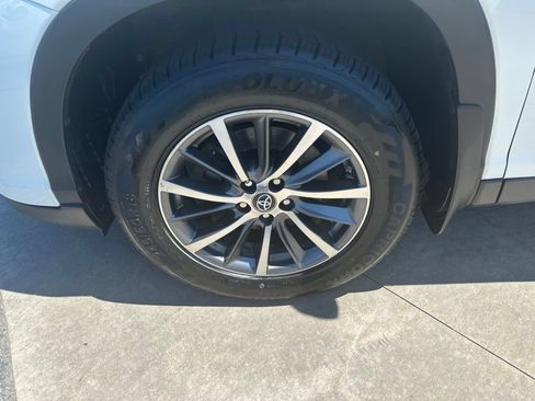 Used 2019 Toyota Highlander XLE AWD/4WD image 10