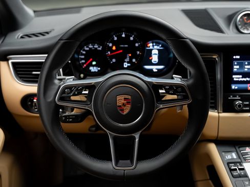 Used 2018 Porsche Macan AWD/4WD image 42