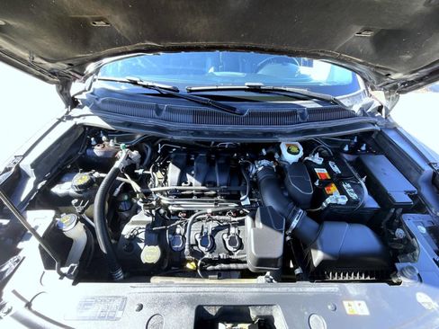 Used 2018 Ford Explorer XLT w/ Equipment Group 202A image 26