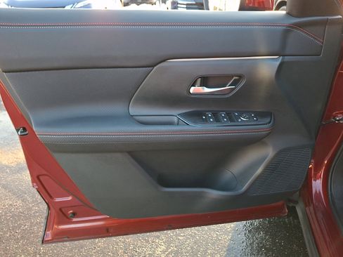 Certified 2025 Nissan Kicks SR image 14